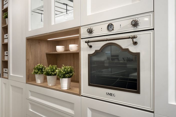Foto detalle horno smeg cocina frente sin tiradores Ana velasco Studio plantas Ikea asturias imágenes para inspirar