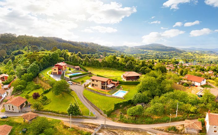 Fotografía aérea con dron para casa rural alquiler vacacional airbnb Asturias fotógrafo profesional Emilio Zaera