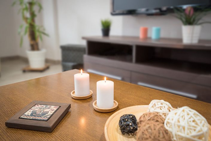 marketing inmobiliario home staging diseño de interiores fotografía profesional Emilio Zaera fotógrafo asturias detalle mesa velas sala