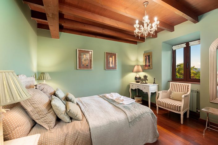 professional photographer for vacational country holiday rural house asturias Emilio Zaera interior photography gijon